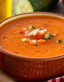 Gazpacho Andaluso: Il gusto fresco del Sud della Spagna