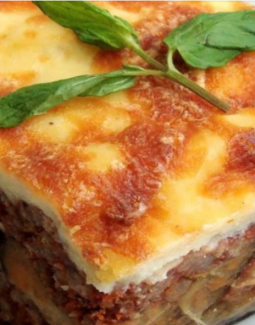 Moussaka: il comfort food greco che racconta l'anima dell'Ellade